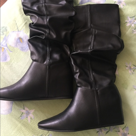 Dana , up to knee boots - Picture 2 of 10